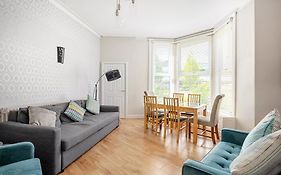 Strawberry One - 3 En-Suite Bedrooms - Parking - Harrogate Holiday Apartments